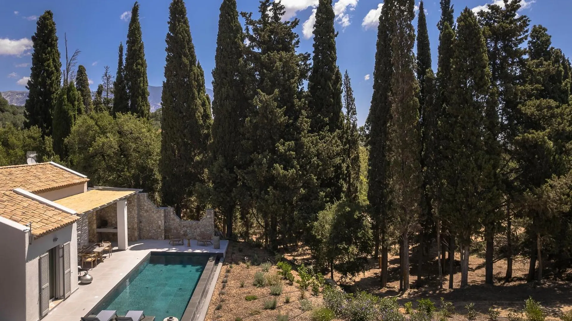 Forrest Villa Svoronata